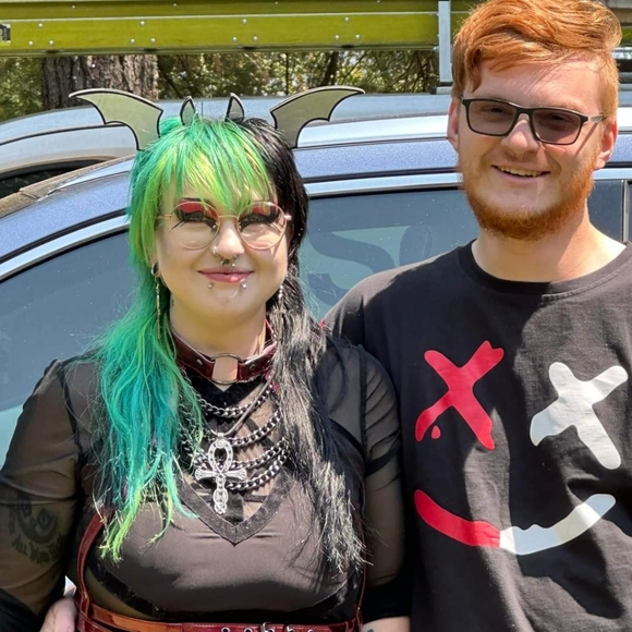 Meet your Posher, Julie - Picture 1 of 7